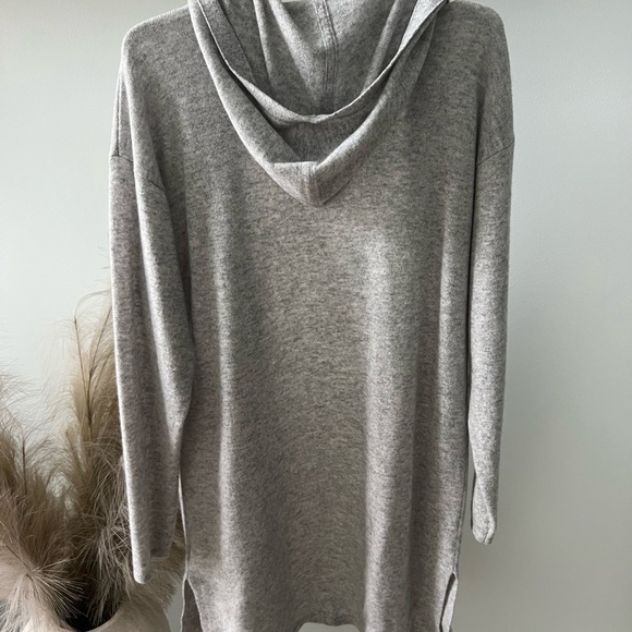Grey cashmere sweater - Picture 2 of 4